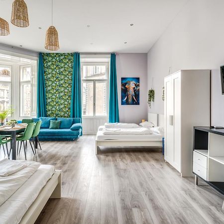 Downtown Delight - Erzsebet Blvd - 13 Ppl Apartment Budapest Luaran gambar