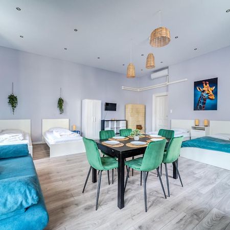 Downtown Delight - Erzsebet Blvd - 13 Ppl Apartment Budapest Luaran gambar