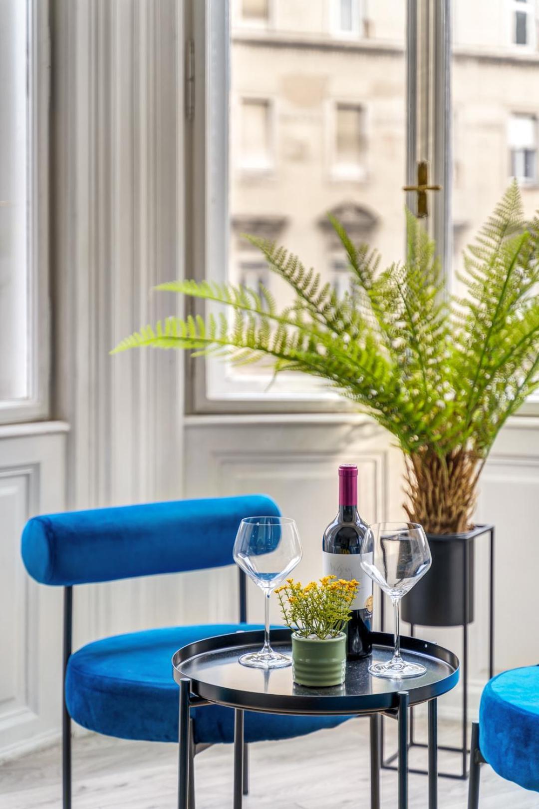 Downtown Delight - Erzsebet Blvd - 13 Ppl Apartment Budapest Luaran gambar