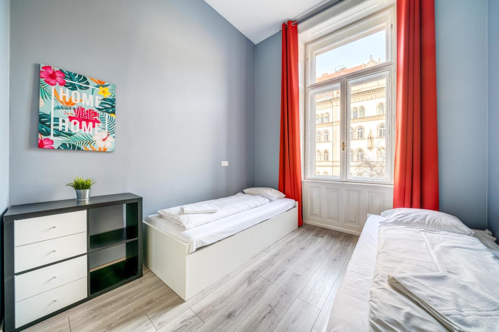 Downtown Delight - Erzsebet Blvd - 13 Ppl Apartment Budapest Luaran gambar