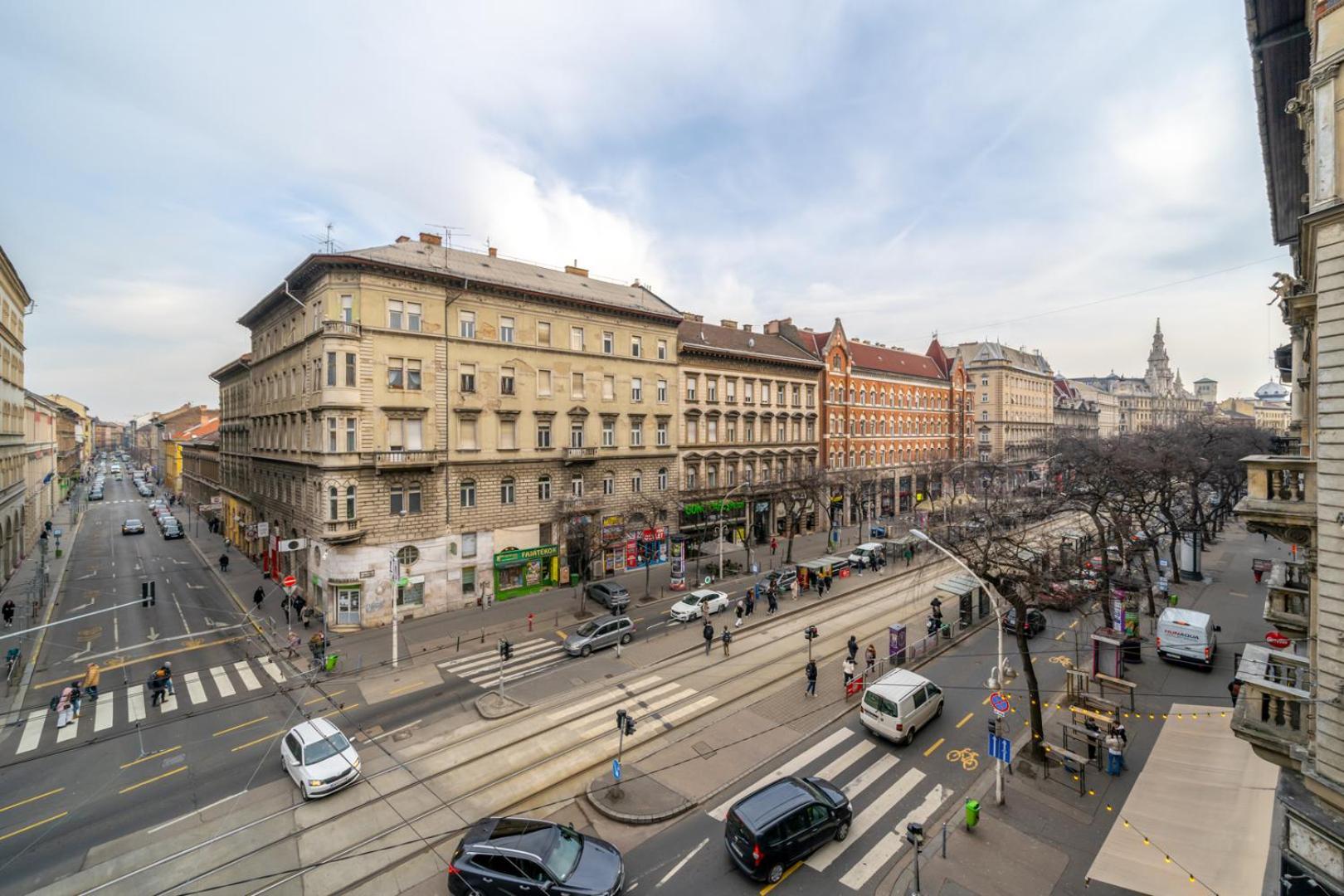 Downtown Delight - Erzsebet Blvd - 13 Ppl Apartment Budapest Luaran gambar