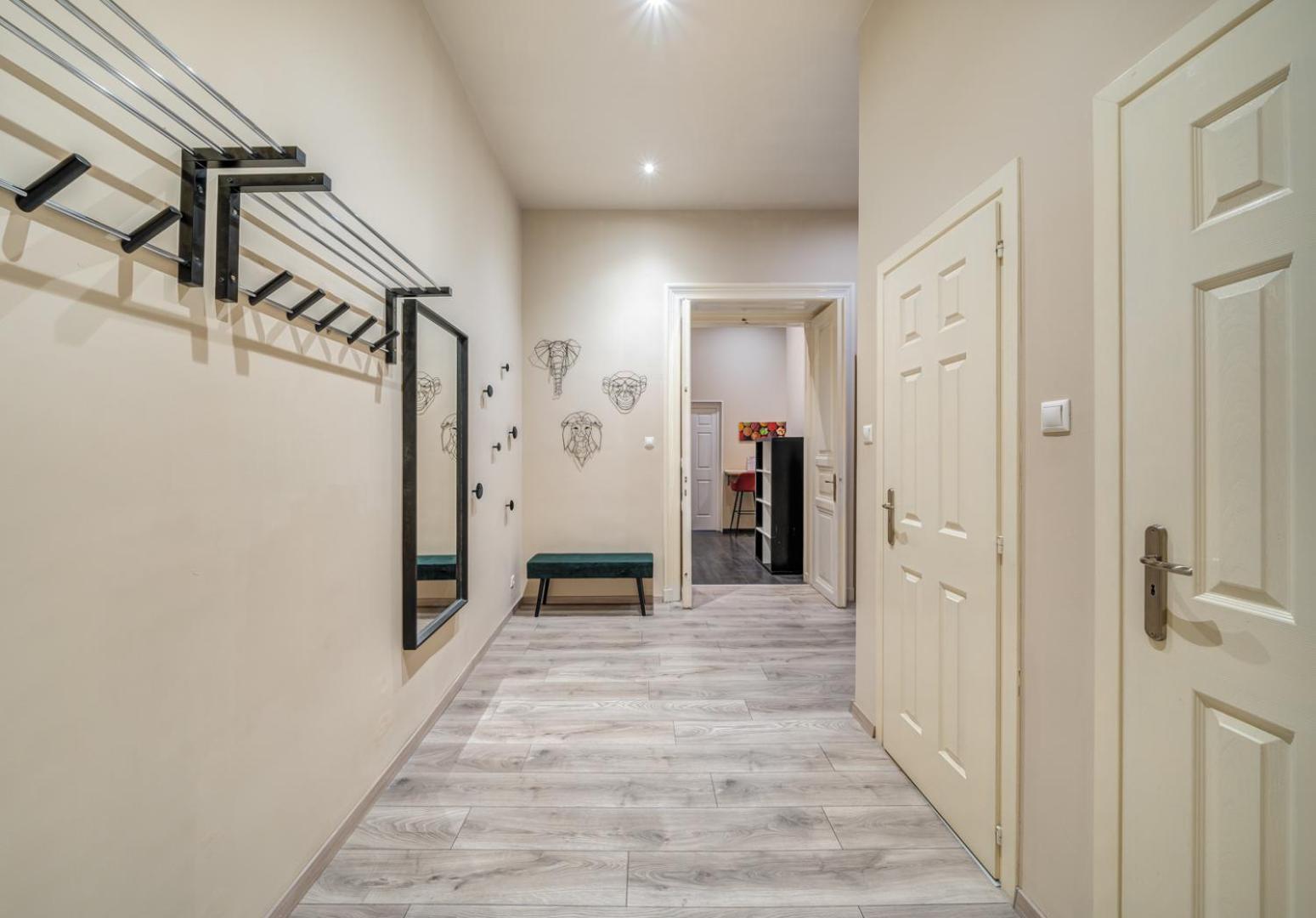 Downtown Delight - Erzsebet Blvd - 13 Ppl Apartment Budapest Luaran gambar