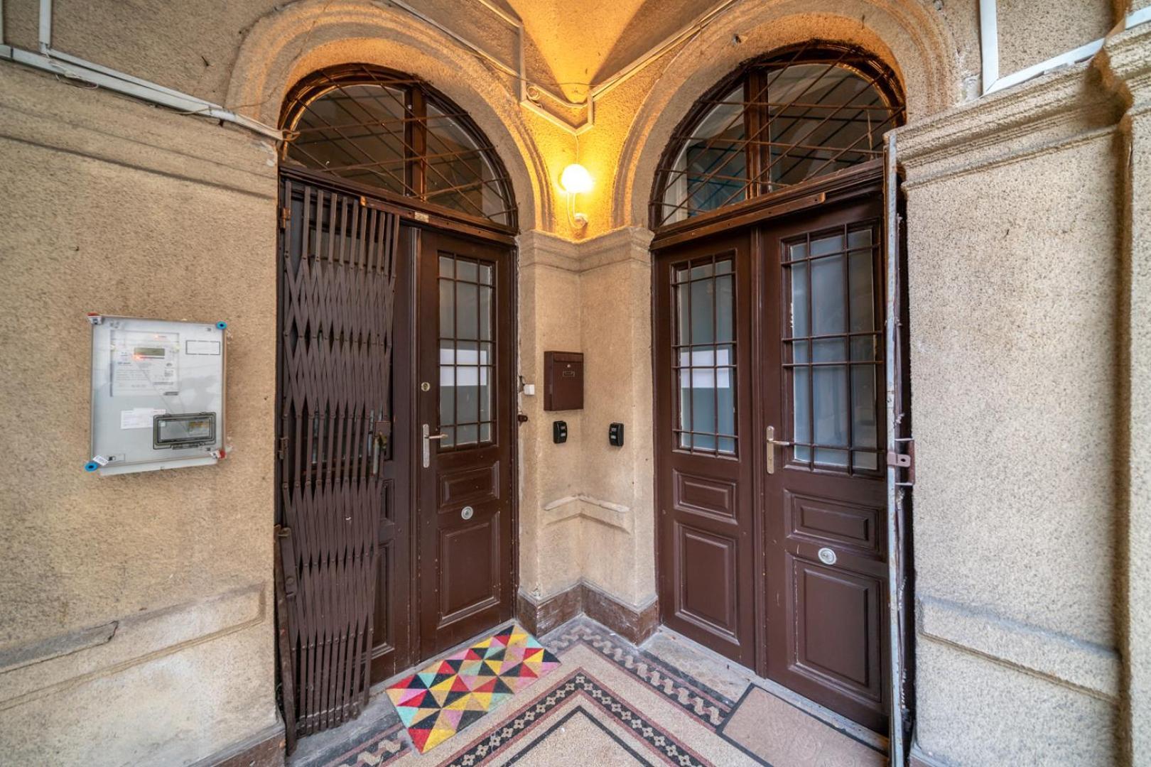 Downtown Delight - Erzsebet Blvd - 13 Ppl Apartment Budapest Luaran gambar
