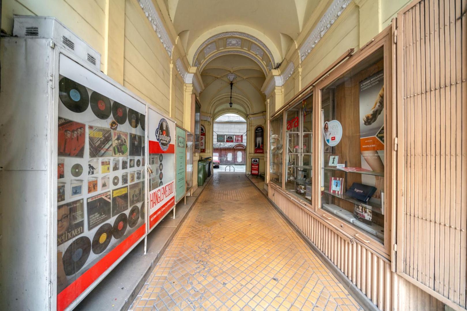 Downtown Delight - Erzsebet Blvd - 13 Ppl Apartment Budapest Luaran gambar