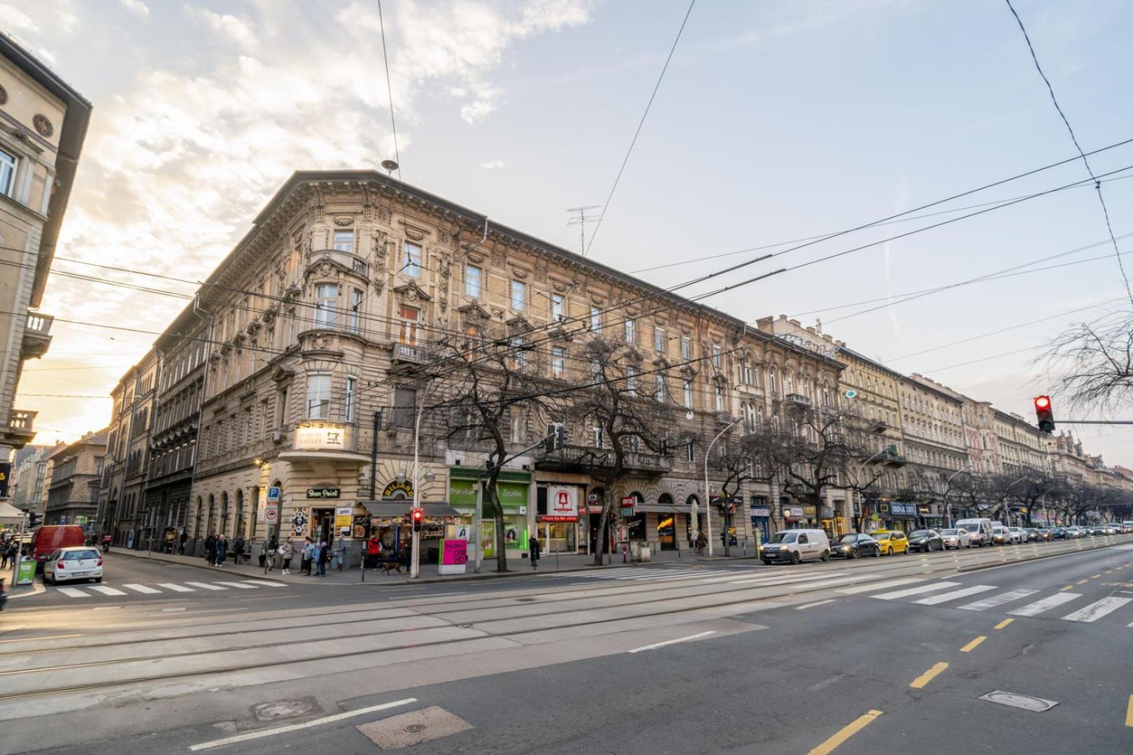 Downtown Delight - Erzsebet Blvd - 13 Ppl Apartment Budapest Luaran gambar